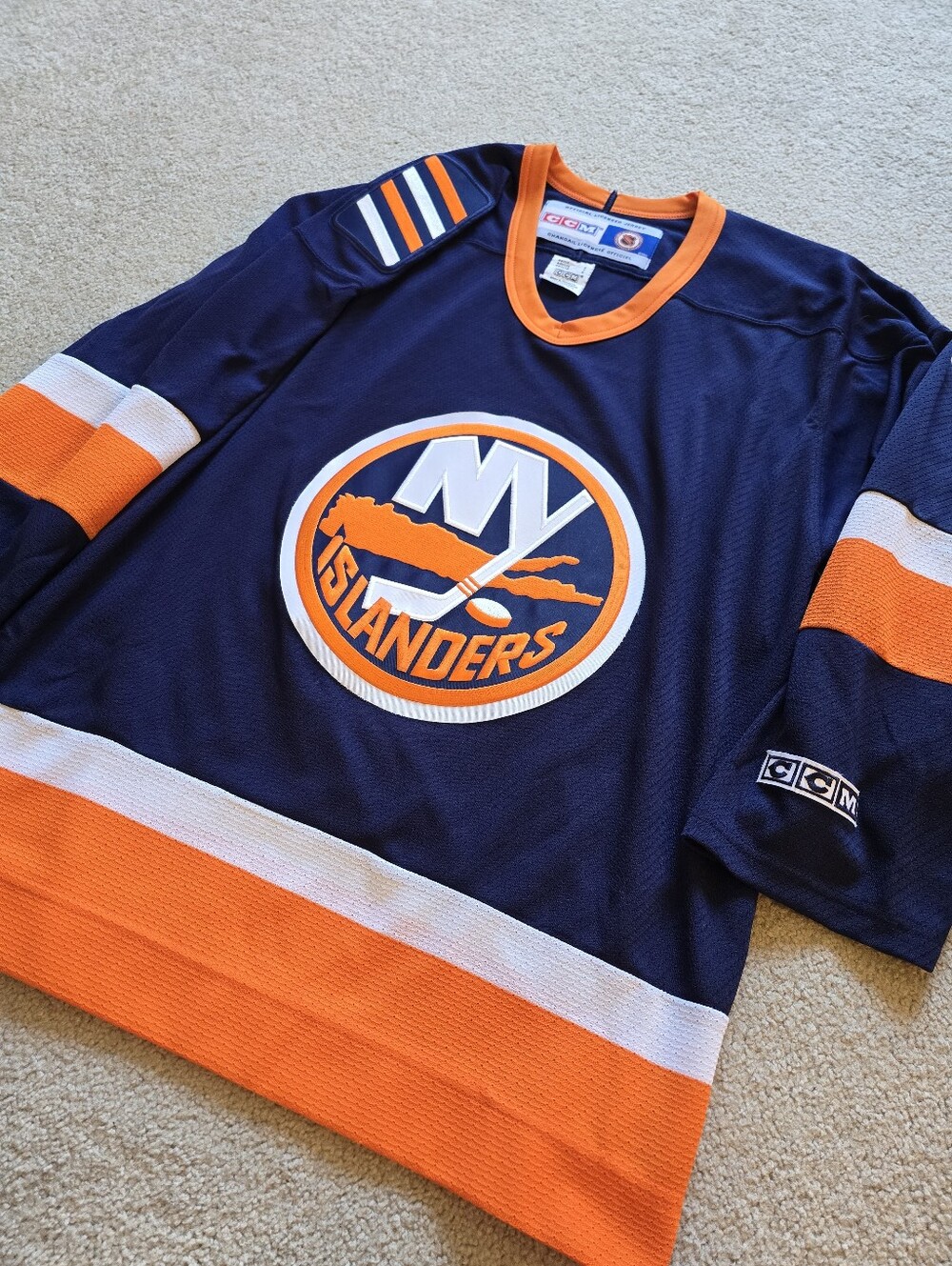 New York Islanders CCM NHL Hockey Jersey Men’s Small Official Licensed